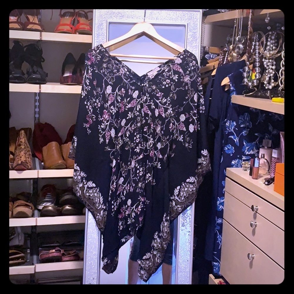 Flowy navy floral tunic